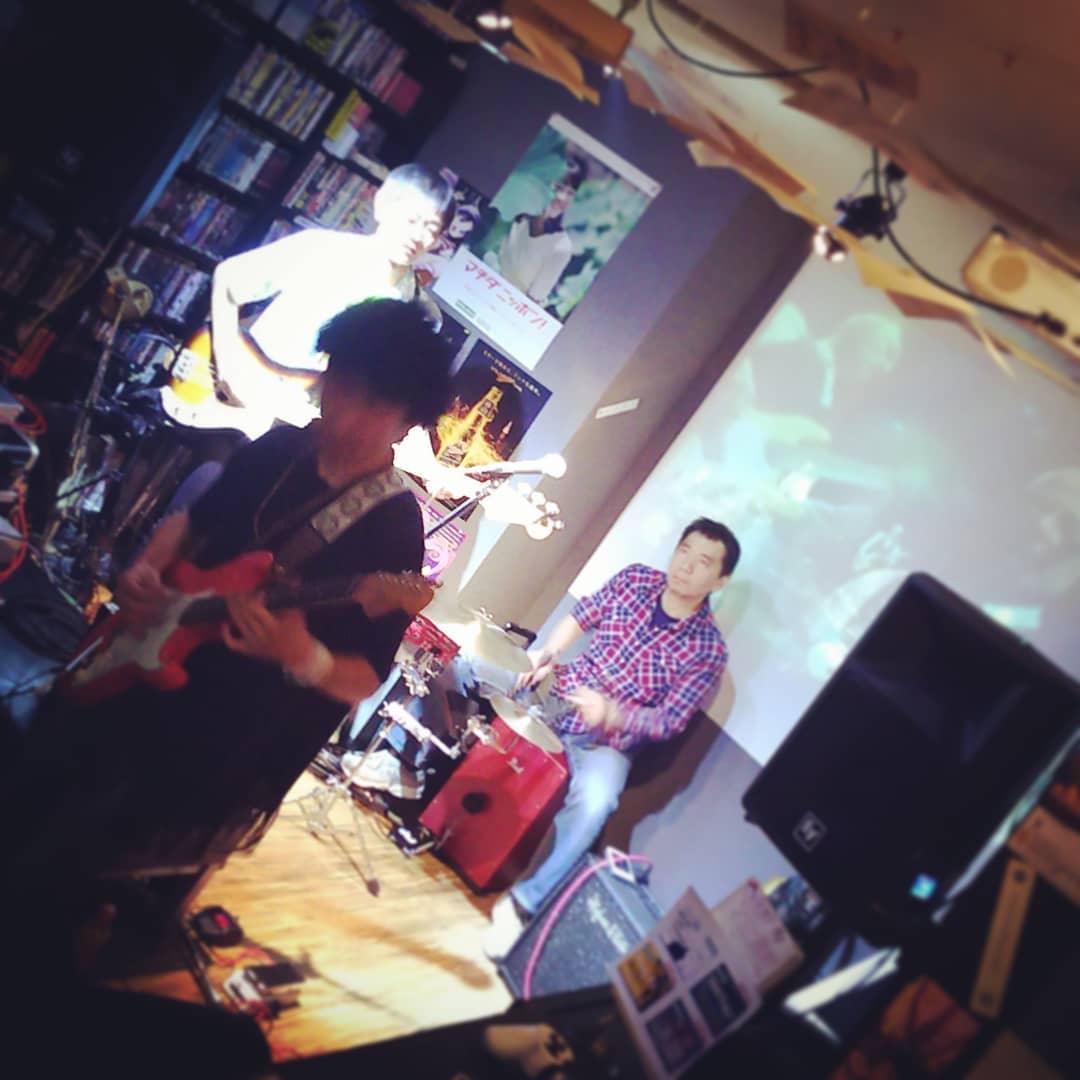#DJ #イベント 、 #ミニライブ 、  #市川まさき & #BluesRockBreakers ! 第二部、#ジミヘン #コスプレ ！ #オタクバー