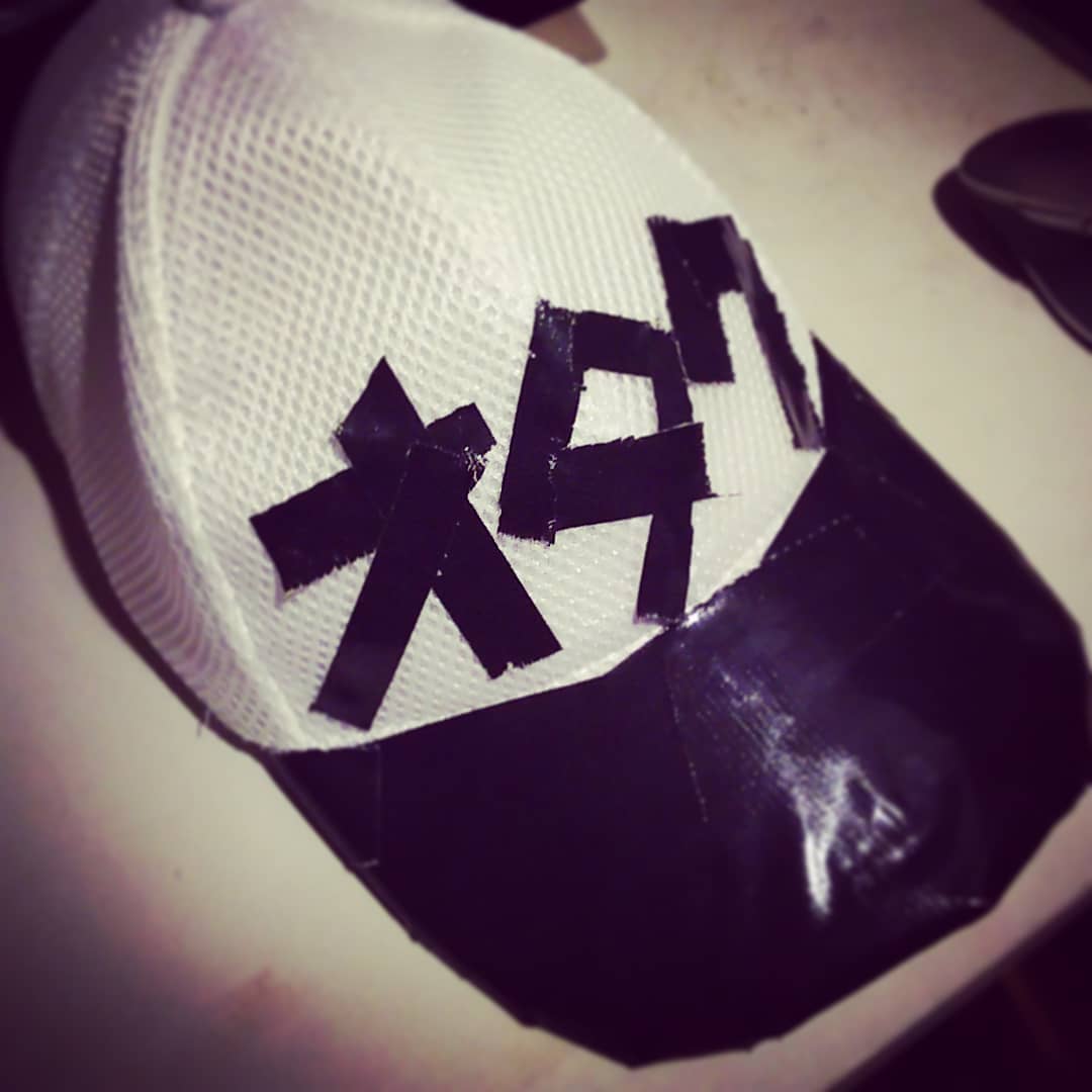 「 #艶話酒場オタクバー 」 #イベント 用に #自作 した作品内で #マスター が被ってる #オタクキャップ 。 #コミケ で使うか! #オタクバー