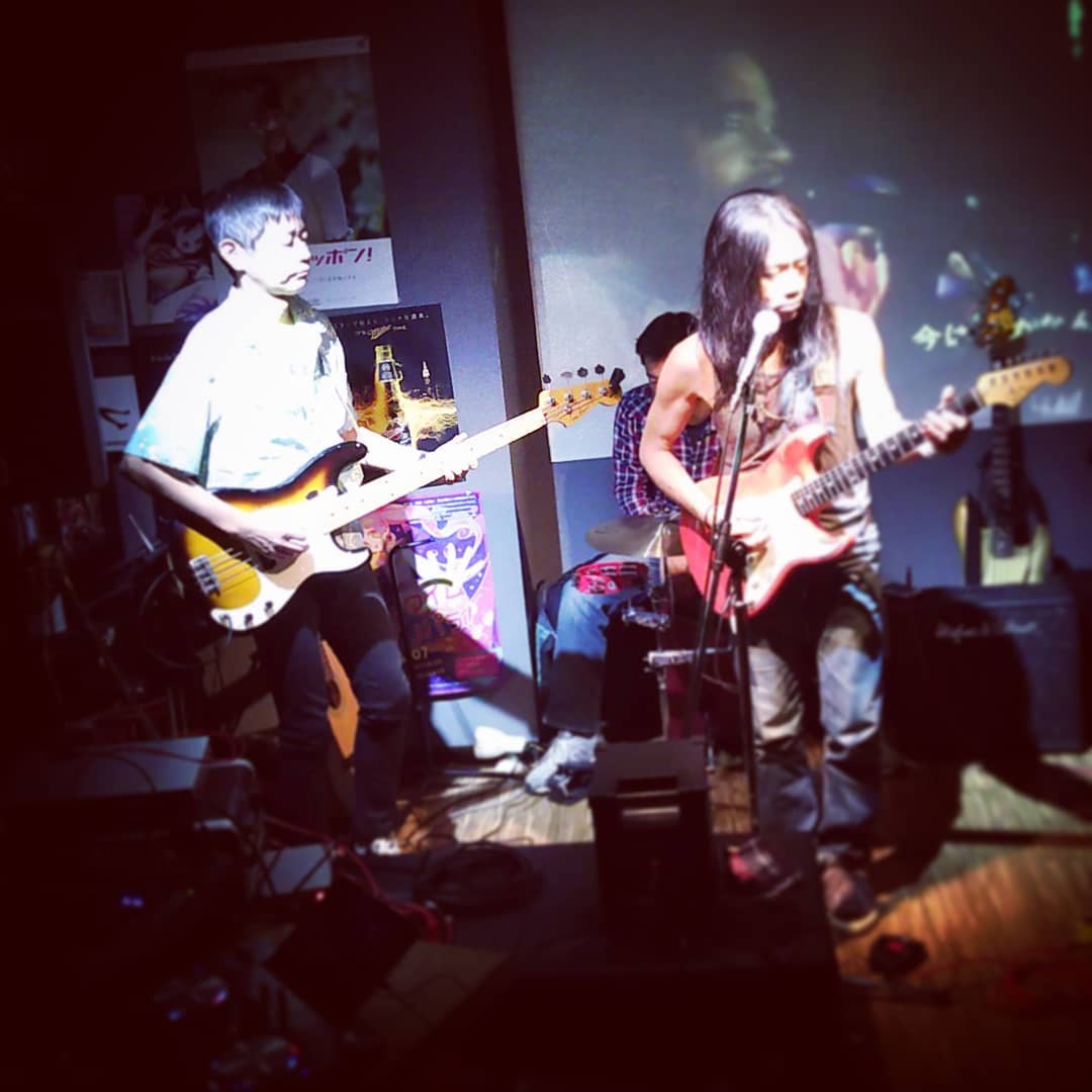 #DJ #イベント 、 #ミニライブ スタート！ #市川まさき & #BluesRockBreakers ! #オタクバー