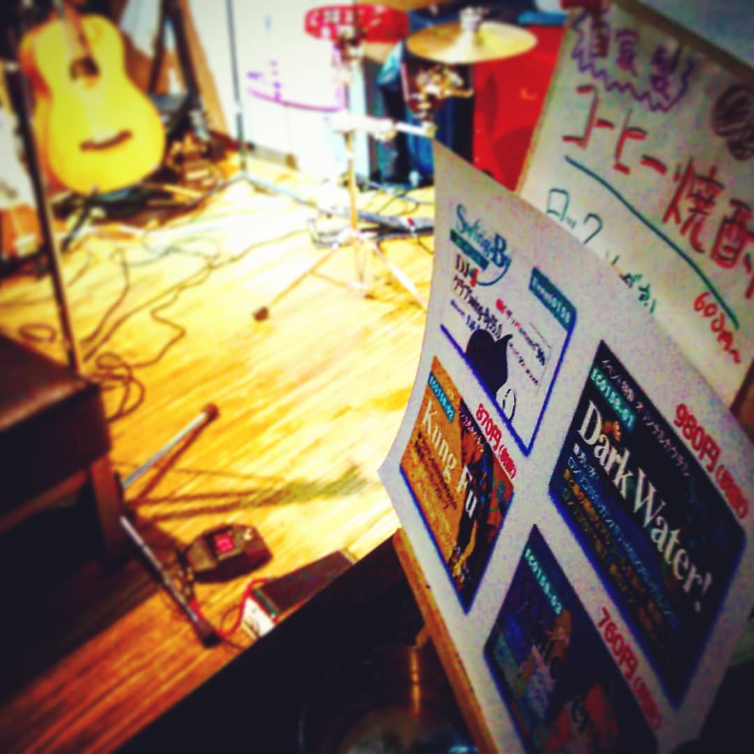 本日も #DJ #イベント 、 #フランクザッパ 特集！ #ミニライブ は #市川まさき & #BluesRockBreakers ! #オタクバー