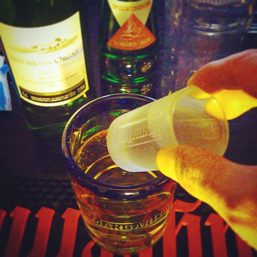 来週末の #女性シンガーソングライター #イベント 用オリジナル #カクテル 、 #ジョニミッチェル 。 #青春の光と影 ! #オタクバー