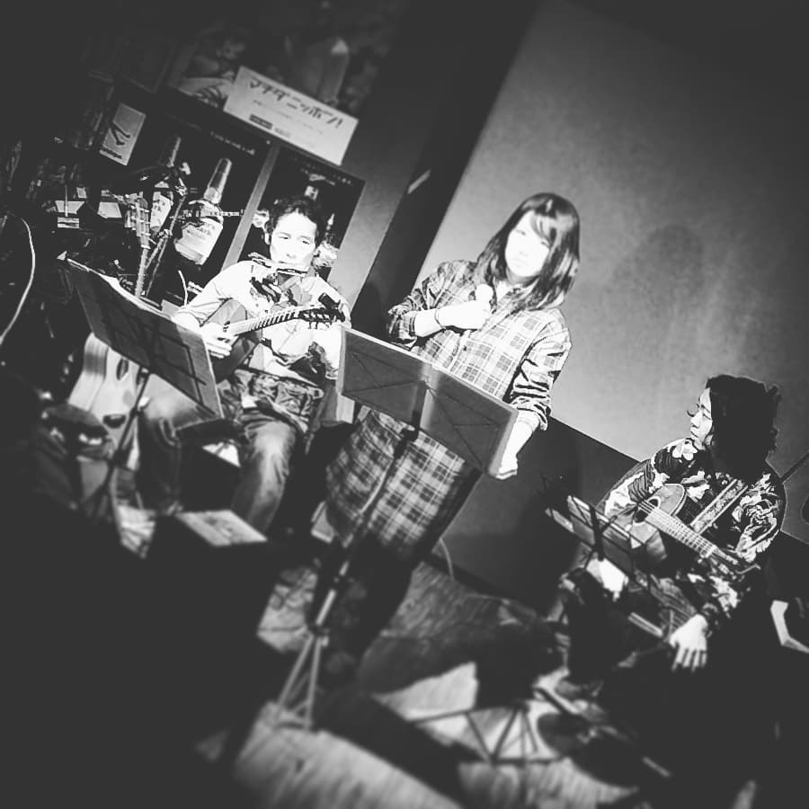 #ミニライブ の #grásta さん、リハ! なんと #アイリッシュ で #アニソン #オタクバー