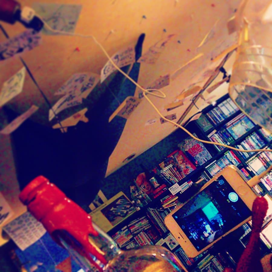 店内の #ライブ中継 試験です。どのメディアがいいかしら。 #オタクバー