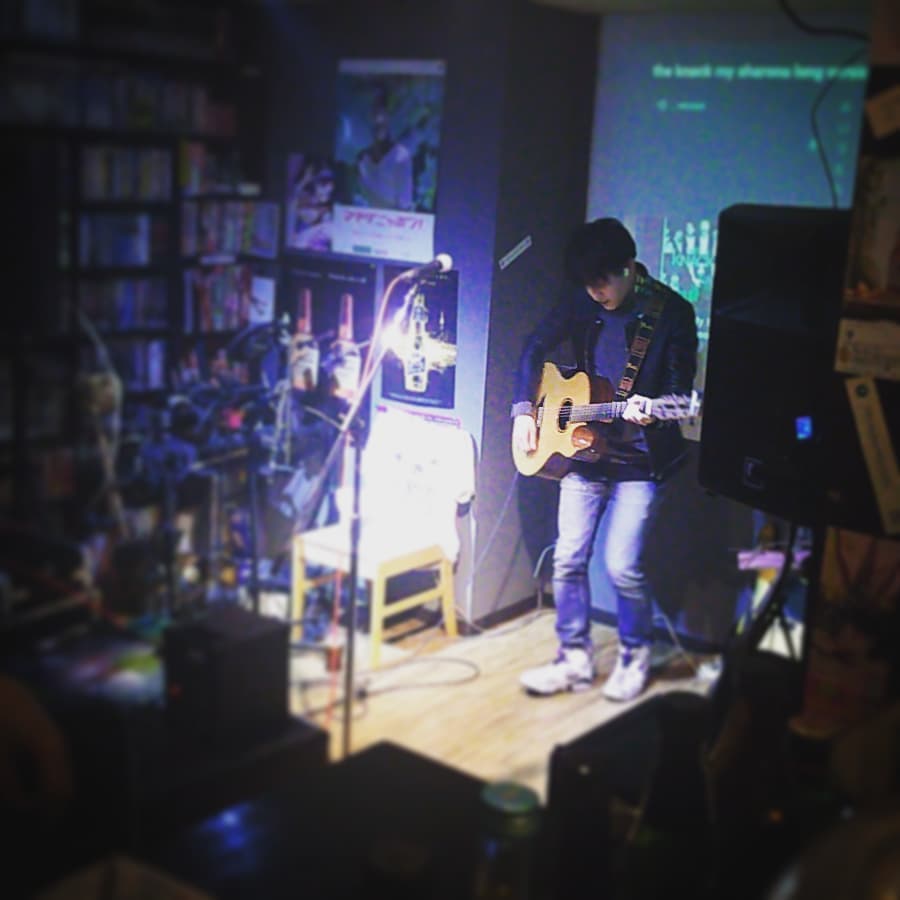 #DJ-J #ミニライブ 、二番バッターは #斉藤 ♪ 力強い! #オタクバー