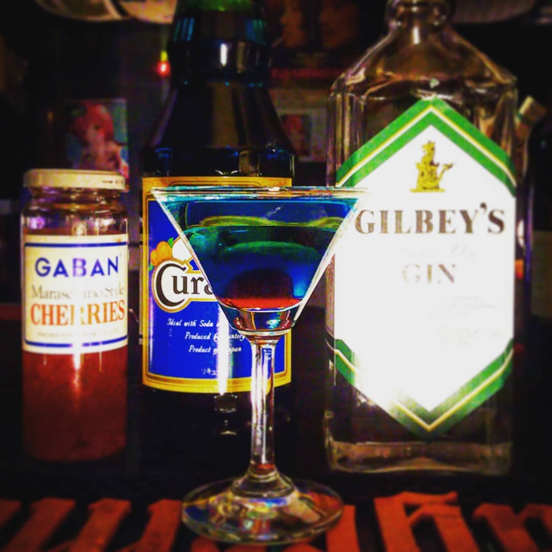 来週末の #UKロック #イベント 用オリジナル #カクテル 、 #ザフー 。 #ユニオンジャック 色の #プースカフェ で。 #オタクバー