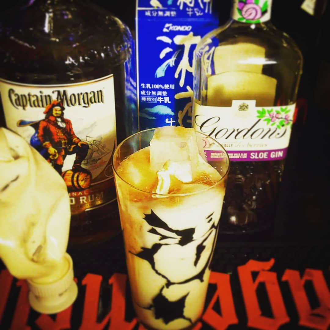 来週末の #UKロック #イベント 用オリジナル #カクテル 、 #クリーム 。 #ラムミルク 変形です。 #オタクバー