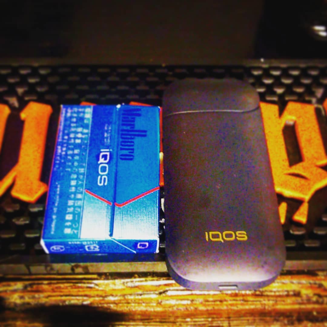 3/8 ソファでお話してたご新規3人組さまの #忘れ物 と思われる #iQOS です。会計時にお釣りも間違えたようなので、お取りに来た時にお返しします。 #オタクバー