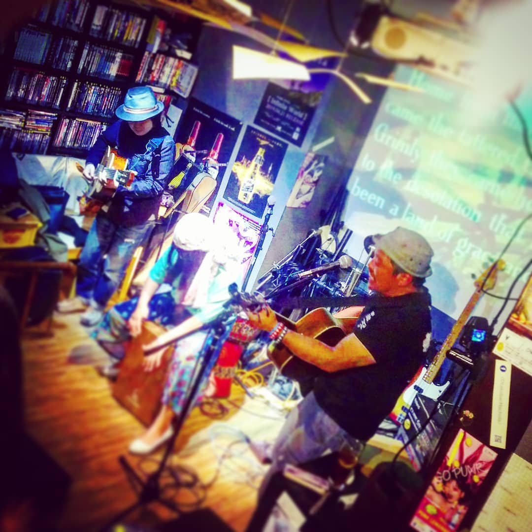 #投げ銭ライブ #酷く脂SHOW 、トリはもちろん #角刈りデートクラブ ! #オタクバー