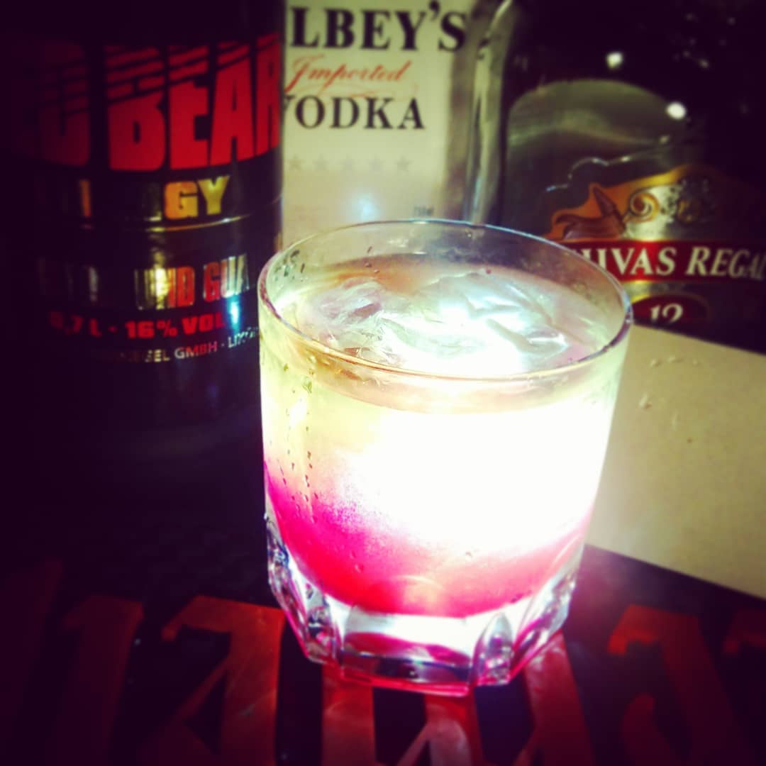 来週末の #セル画の撮影塾 用オリジナル #カクテル 、#アニメーター 。#プースカフェ です。#オタクバー