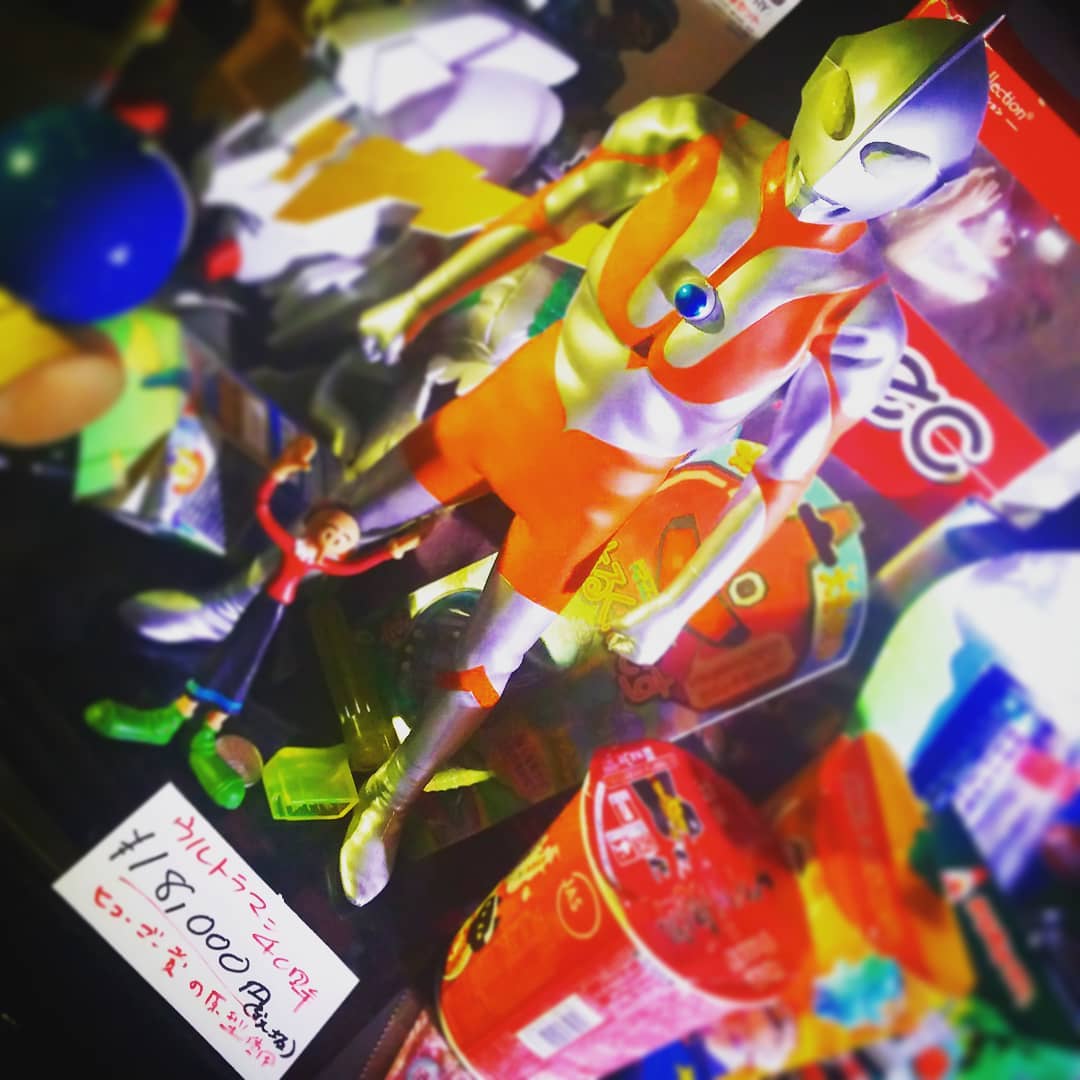 #エヴァンゲリオン のモデルは #初代ウルトラマン だったなあ、と思いをはせながら、今日も開店です♪ #オタクバー