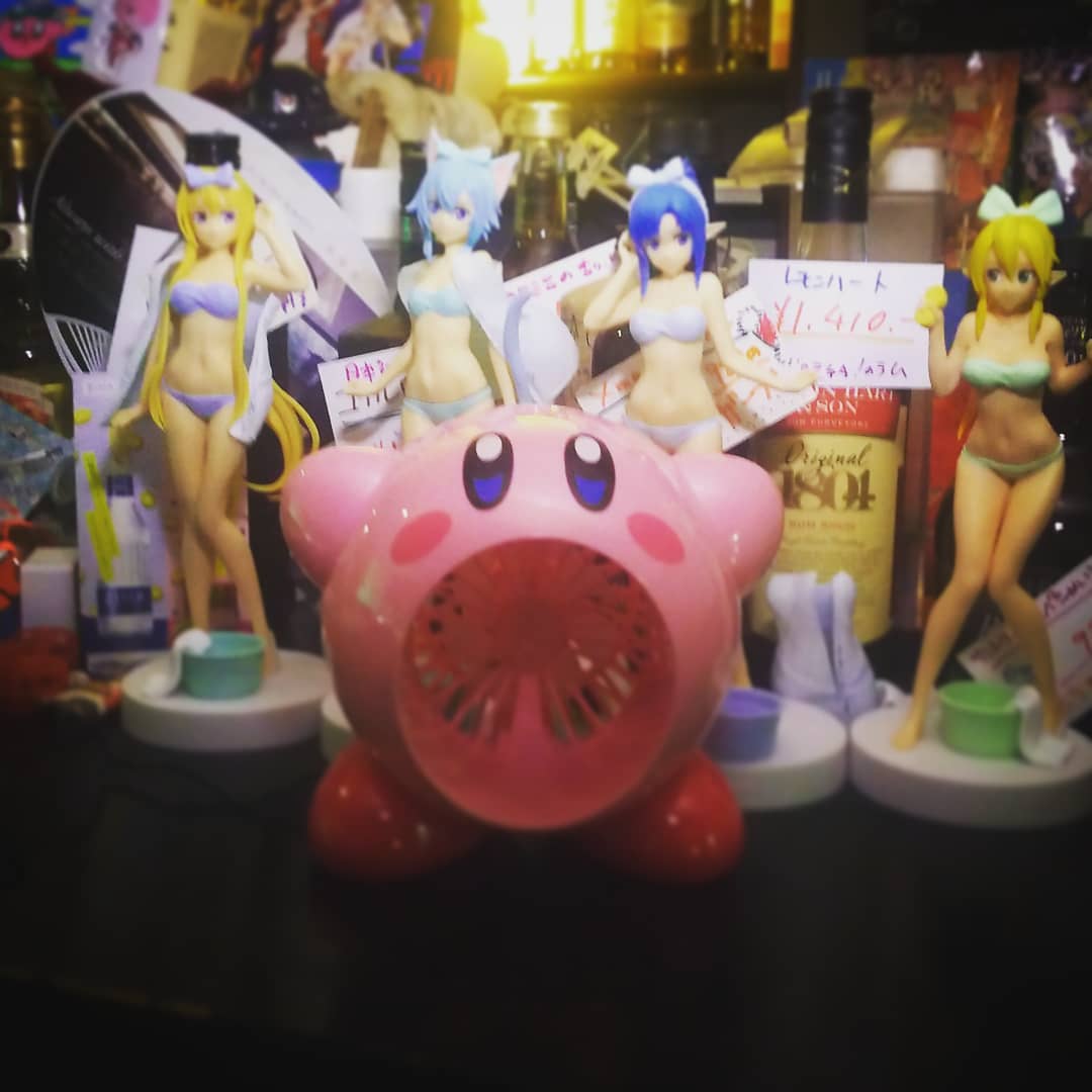 スタッフもひと肌脱いで応対！ #開店です♪ #オタクバー