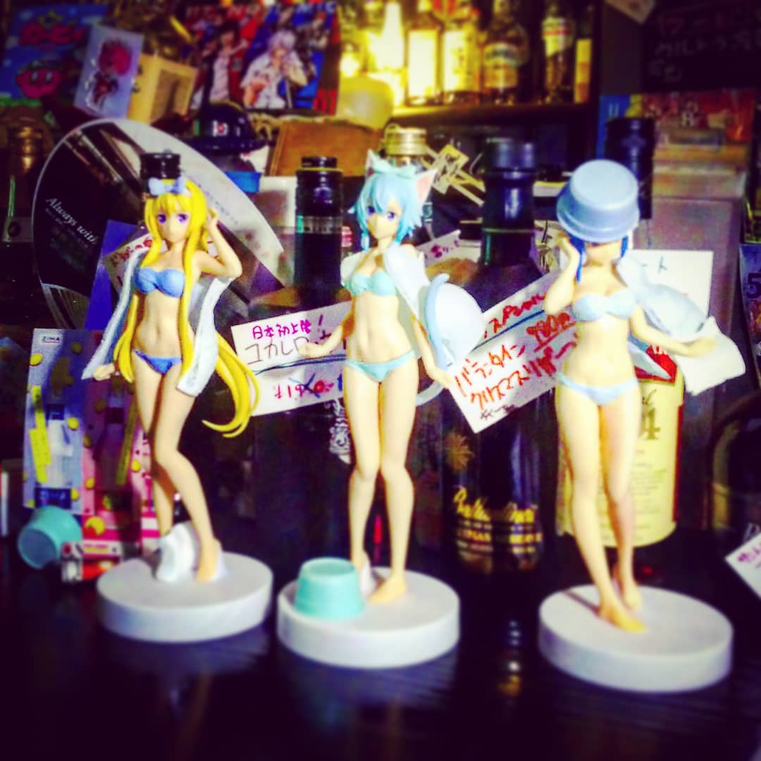 蒸し暑さに負けず、薄着で今日も開店です♪ #オタクバー