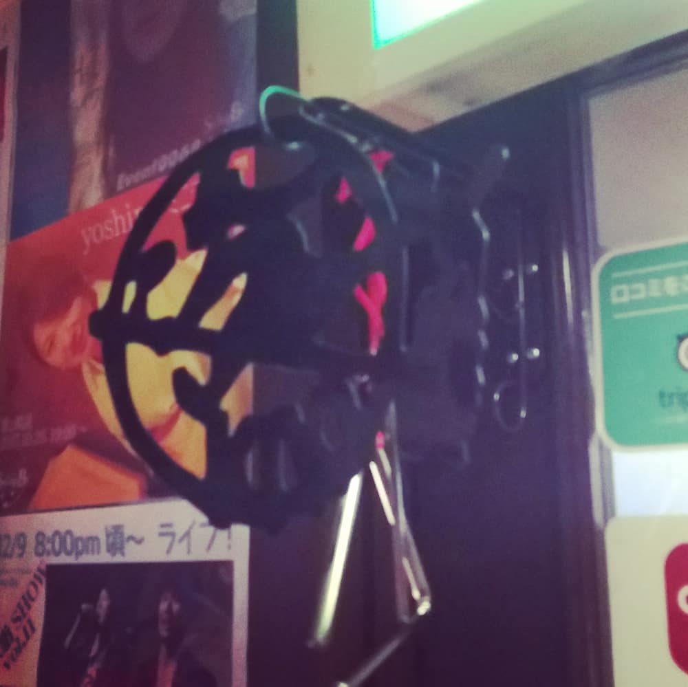 #魔女の宅急便 看板の #ドアベル 作成！……#100均 の #トライアングル では貧弱でした。 #オタクバー