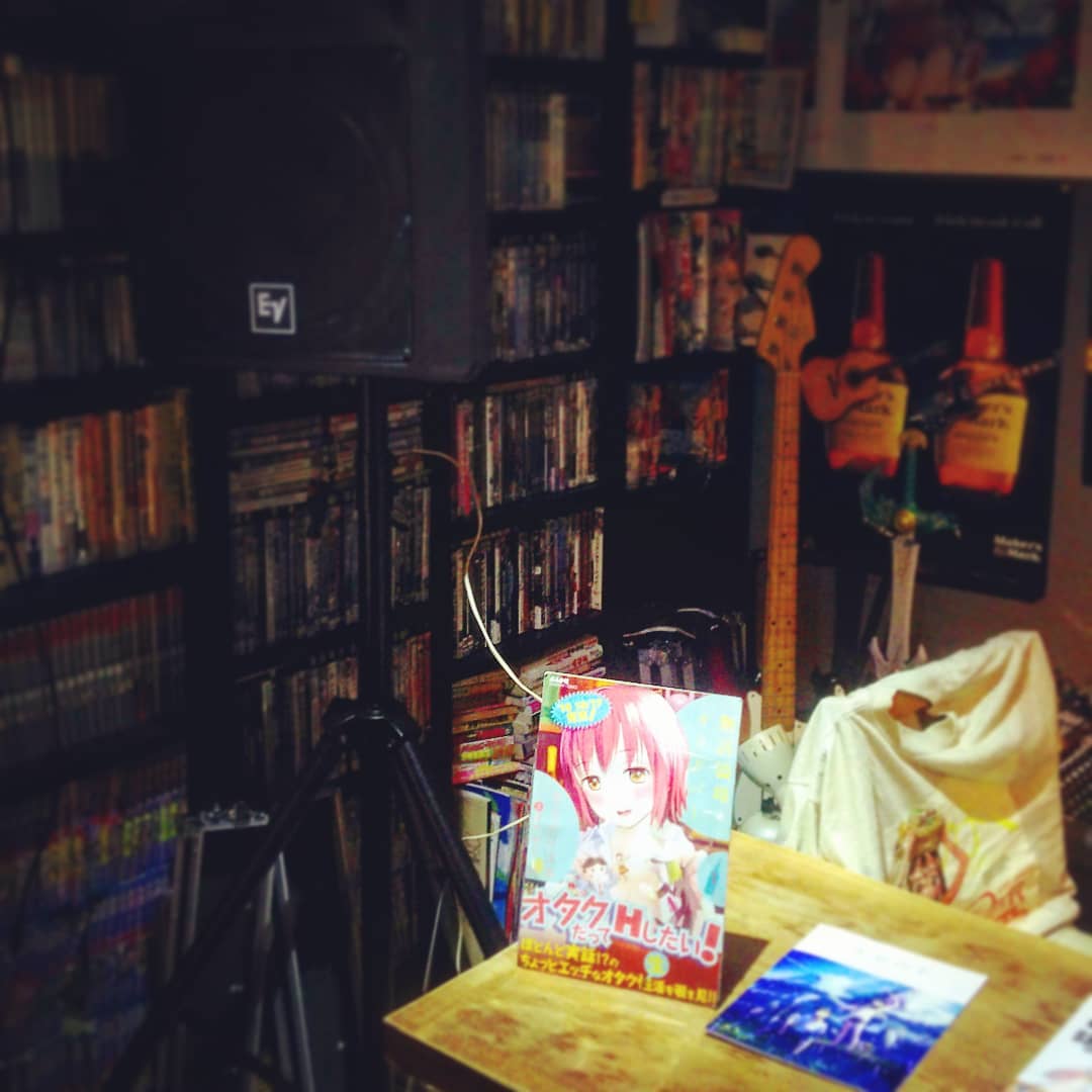 明日の #デジタル作画 トークショーを眼前に、今晩も開店です♪ #オタクバー