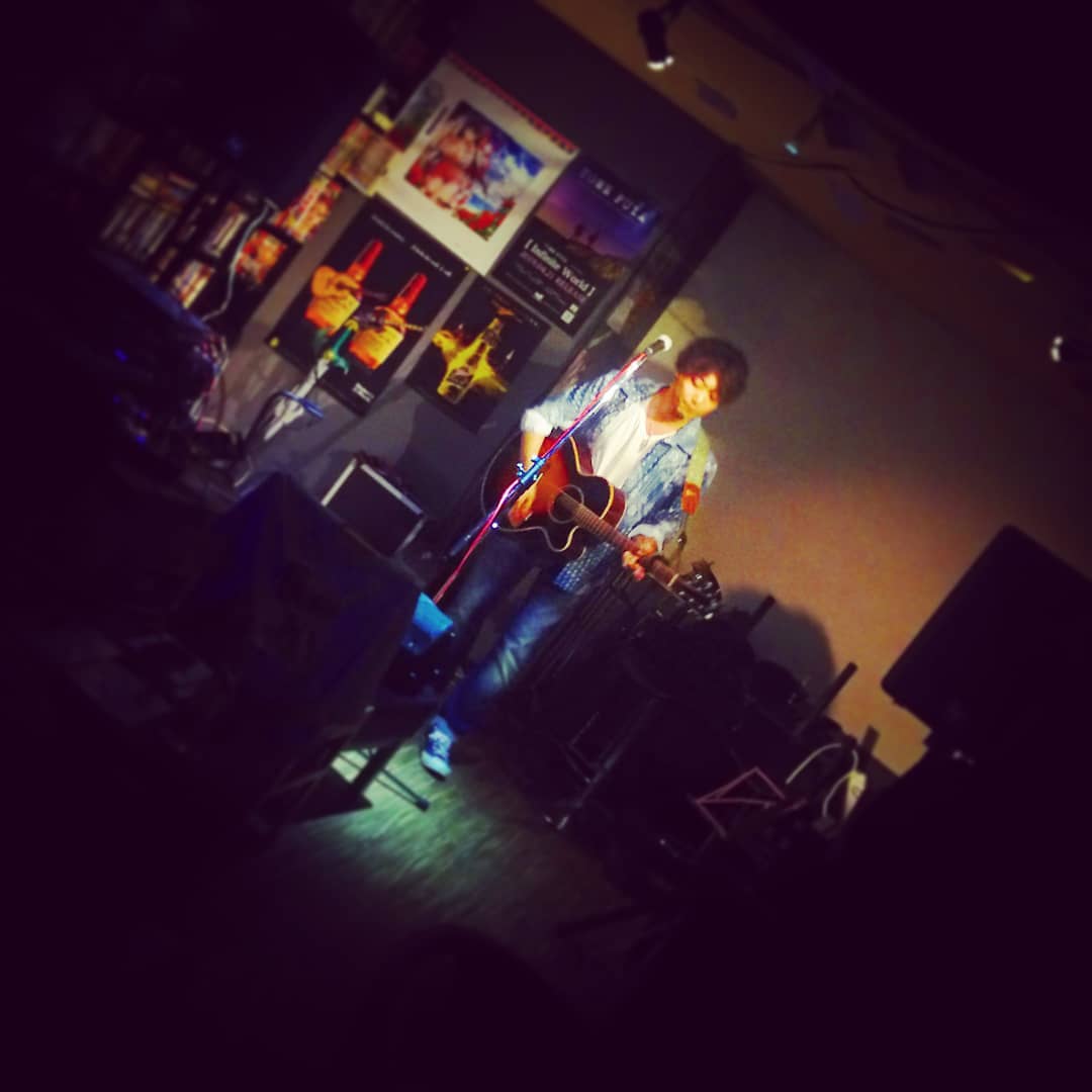 #ミニライブ のトリは #オオサカケイタ ♪ #オタクバー