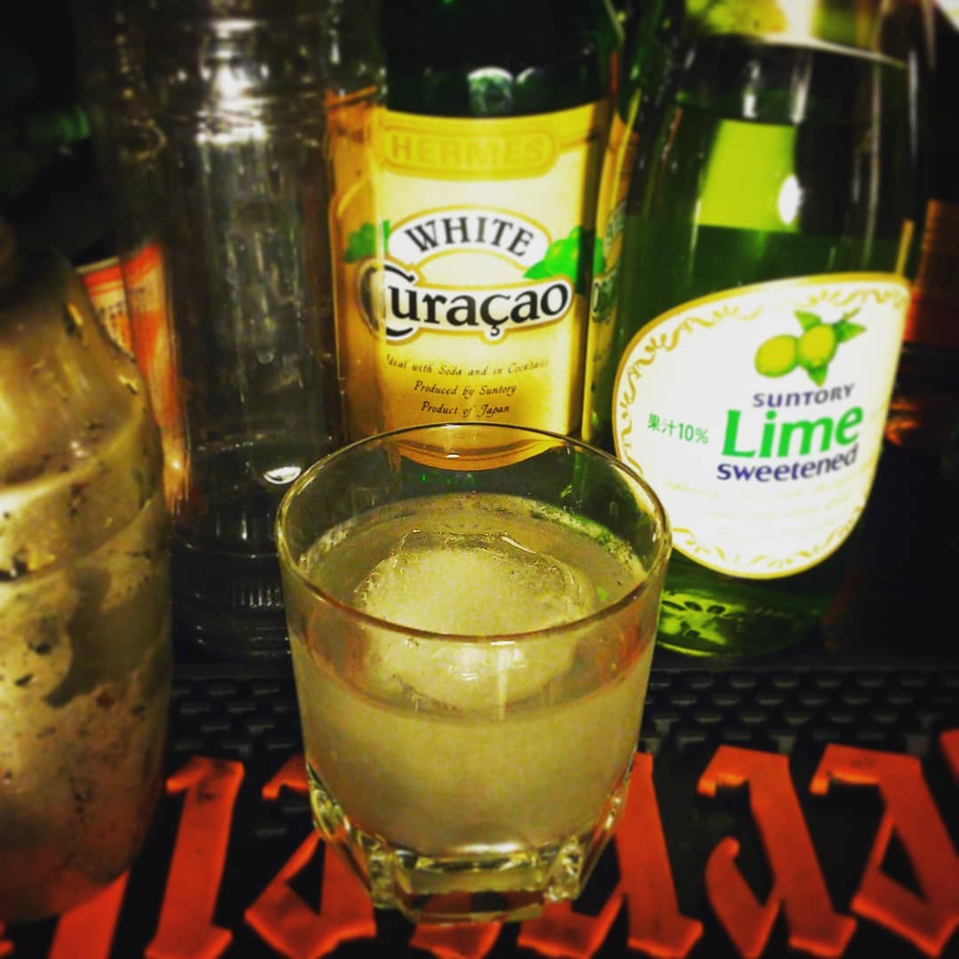 来週末の #ぢーな塾「#左手デバイスO2の進撃」用オリジナル #カクテル、#Orbital2。黒くて丸い! #オタクバー