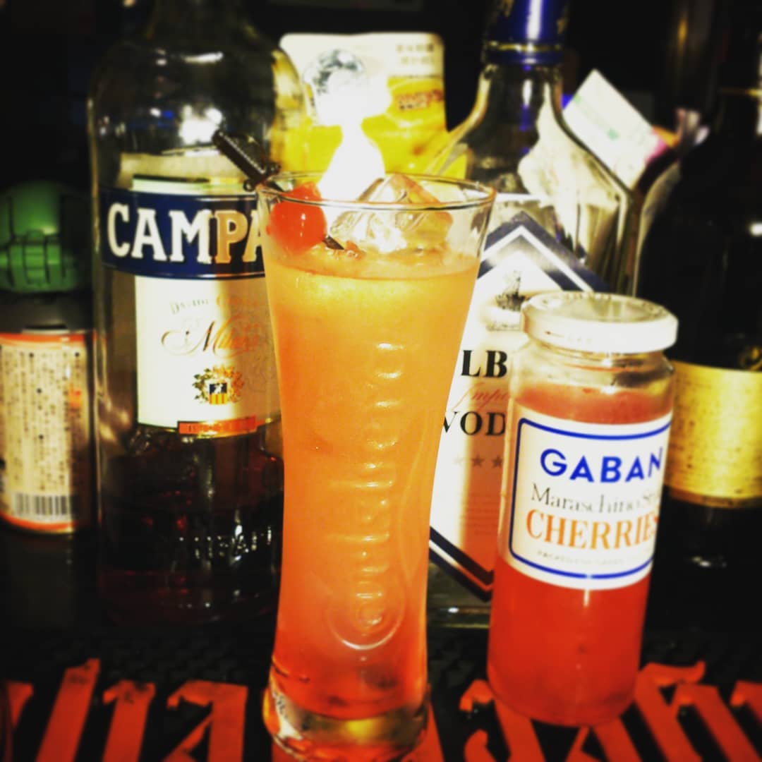 再来週頭の #ビートルズ特集 用オリジナル #カクテル、#ISawHerStandingThere。#女性型マドラー 必須! #オタクバー