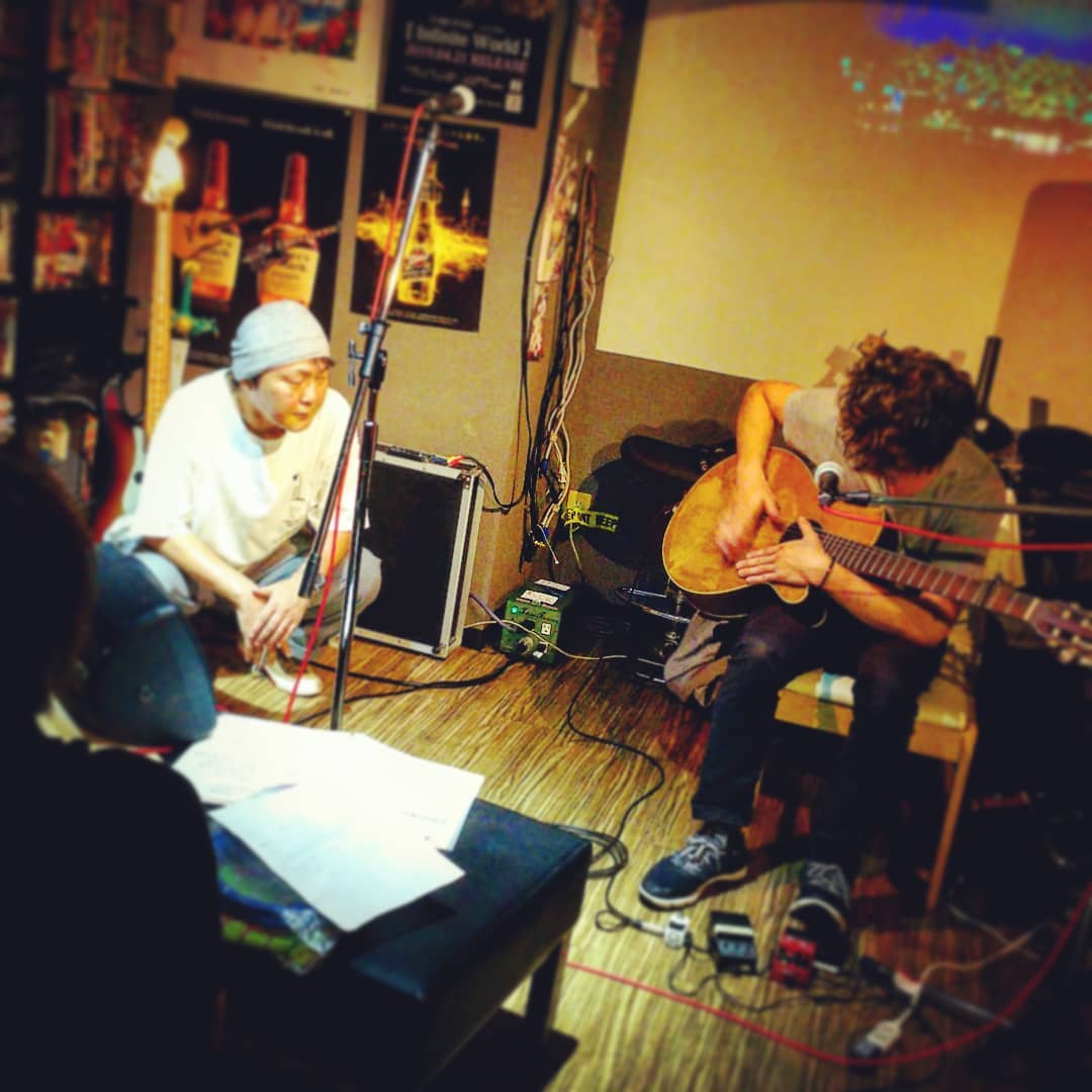 #DJ-J #クラブSwingBy #特別ライブ #ChiChi(#越智昭 #深山伸一郎)、リハ快調!ライブは 21時からです。 #オタクバー