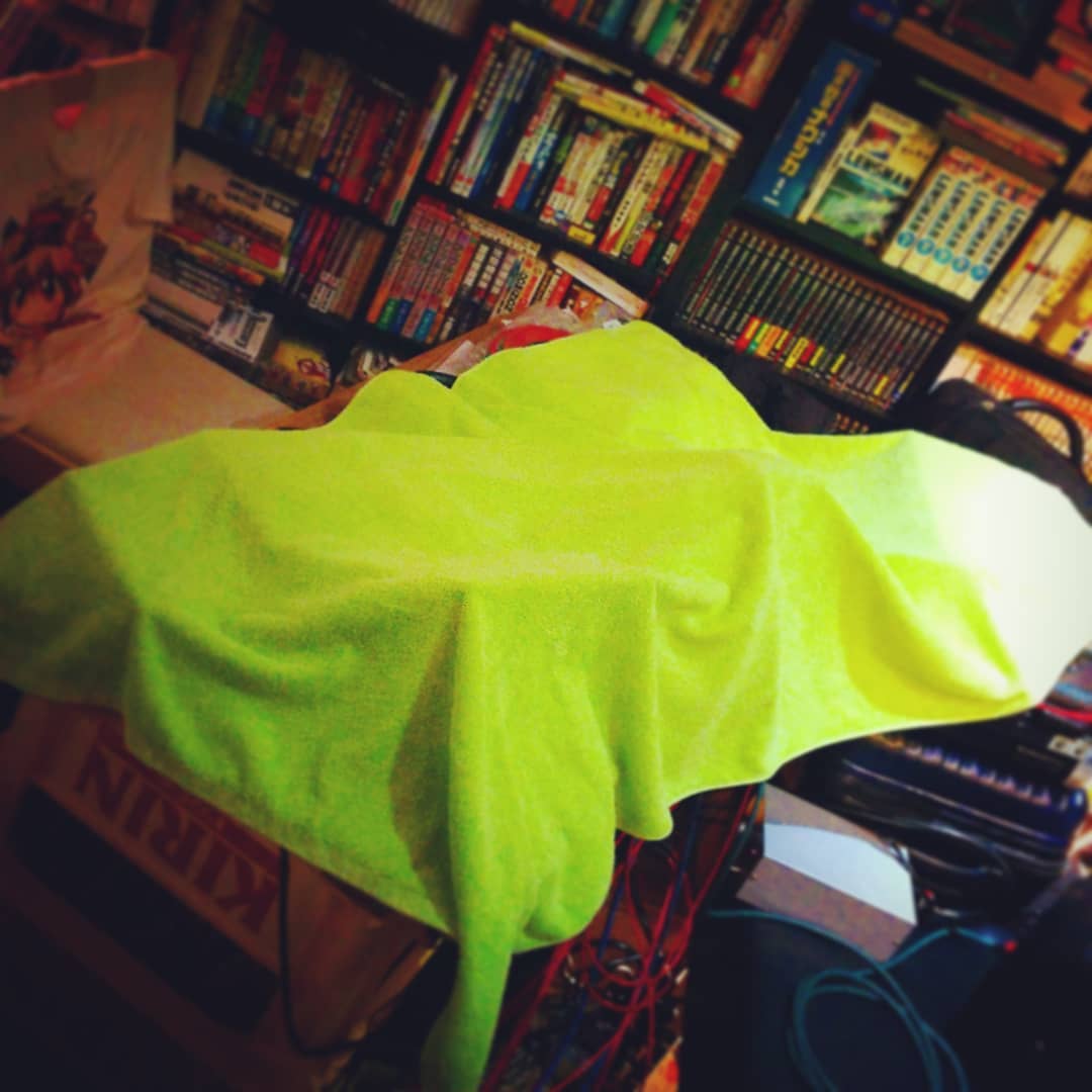 週末のイベント準備をしつつ、開店です♪ #オタクバー