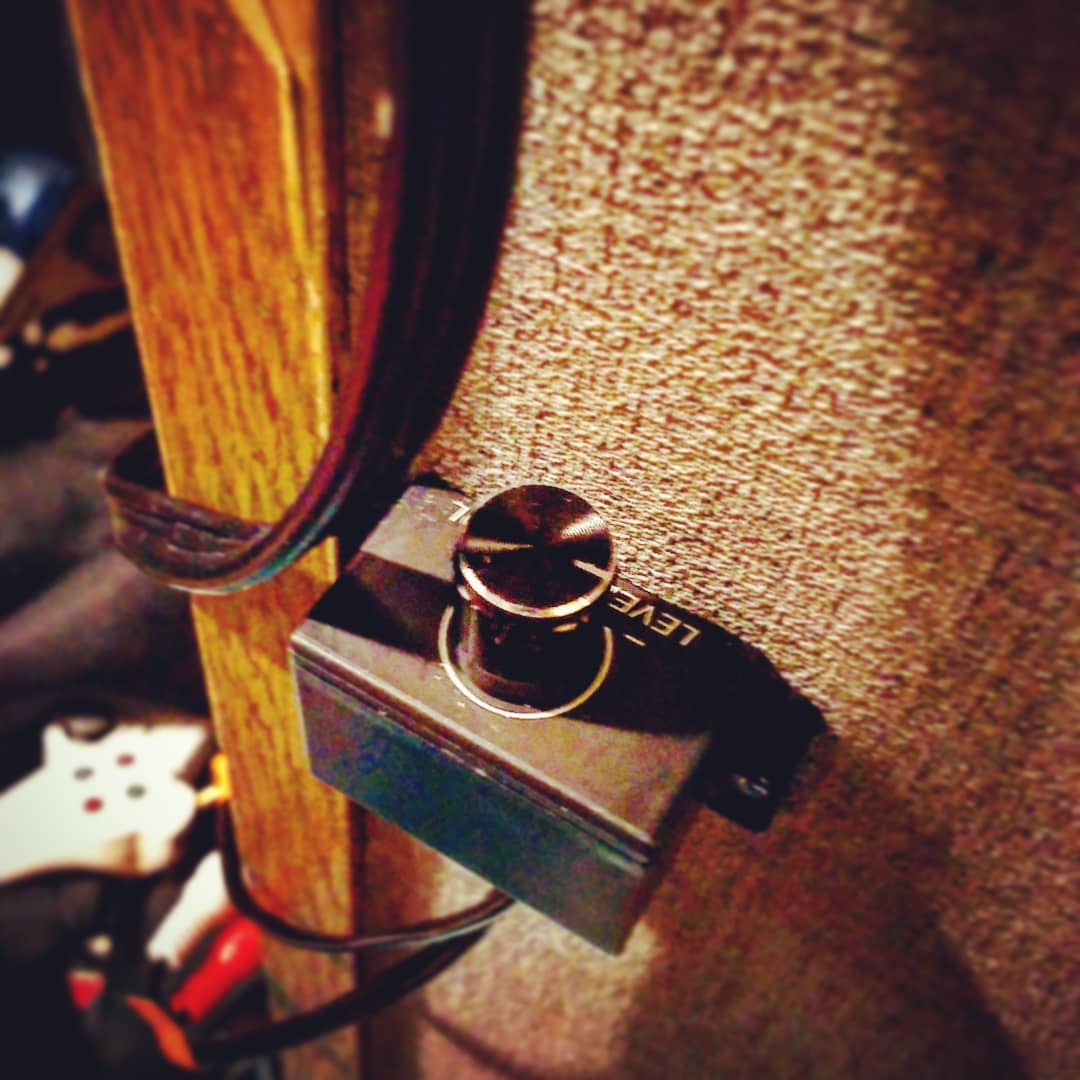 音量調節ボタンを愛でながら、本日も開店です！ #オタクバー