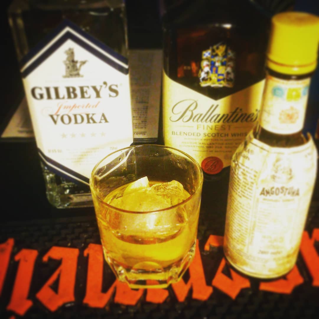 来週末の #井上陽水 #イベント 用オリジナル #カクテル、#傘がない。傘に見立てたレモンが氷の下に。 #オタクバー