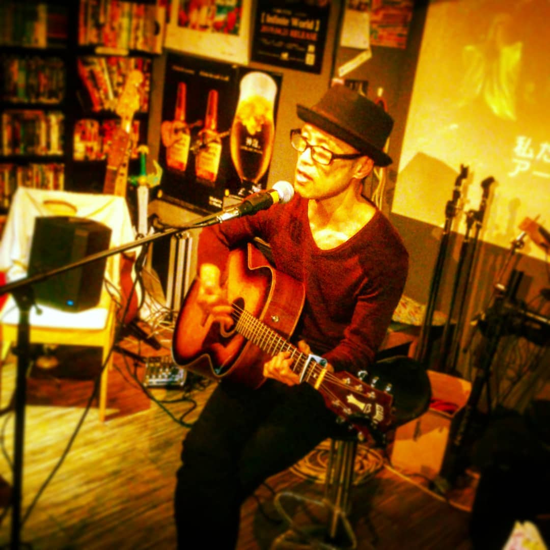 #酷く脂SHOW vol.22 2人目は #GAKUJIN さん弾き語り♪ #オタクバー