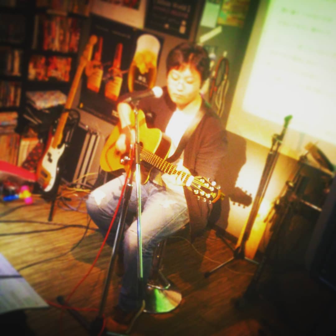 #ミニライブ トップバッター、#Sammy ! ぐんぐん上手くなってて必聴です。#オタクバー