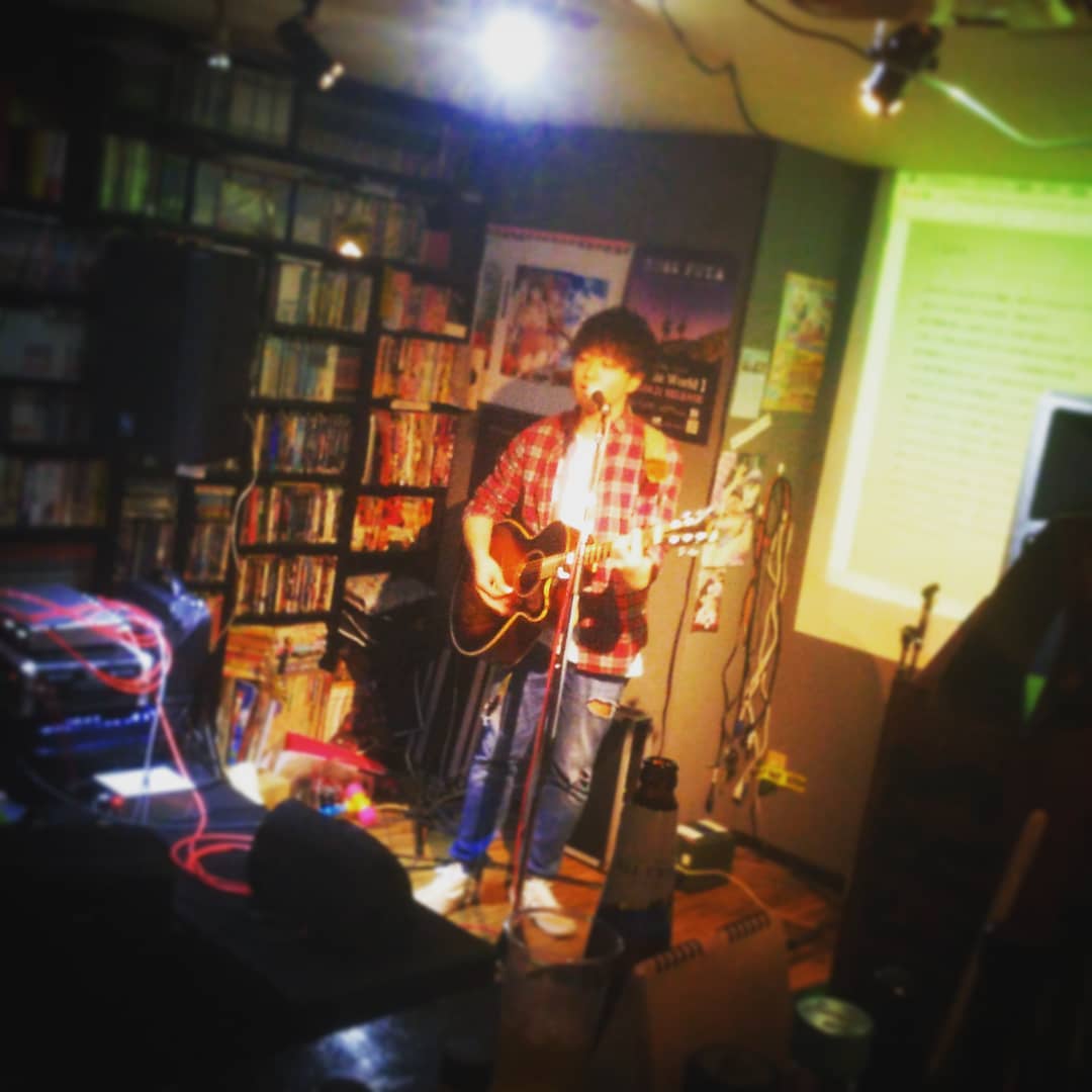 #ミニライブ、トリは #オオサカケイタ #オタクバー