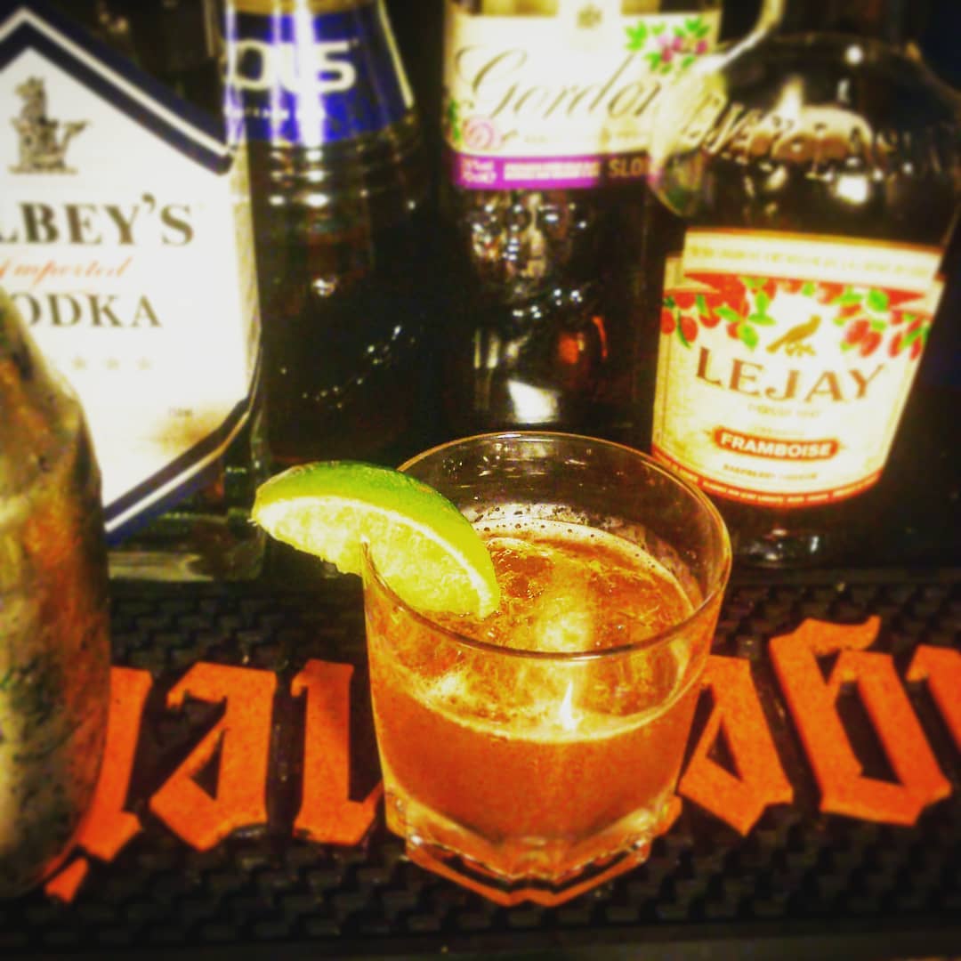 今週末の #ビートルズ #イベント 用 #オリジナルカクテル、#ImTalkingAboutYou。#チャックベリー に敬意を評してベリーのお酒2種入り。#オタクバー