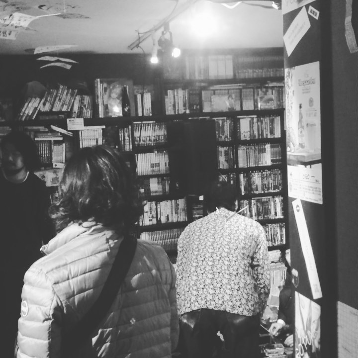 スイングバイ 本日はアニソンイベントです(*´ω`*) 演者さん方はライブの為のリハ中です #オタクバー #あにそん