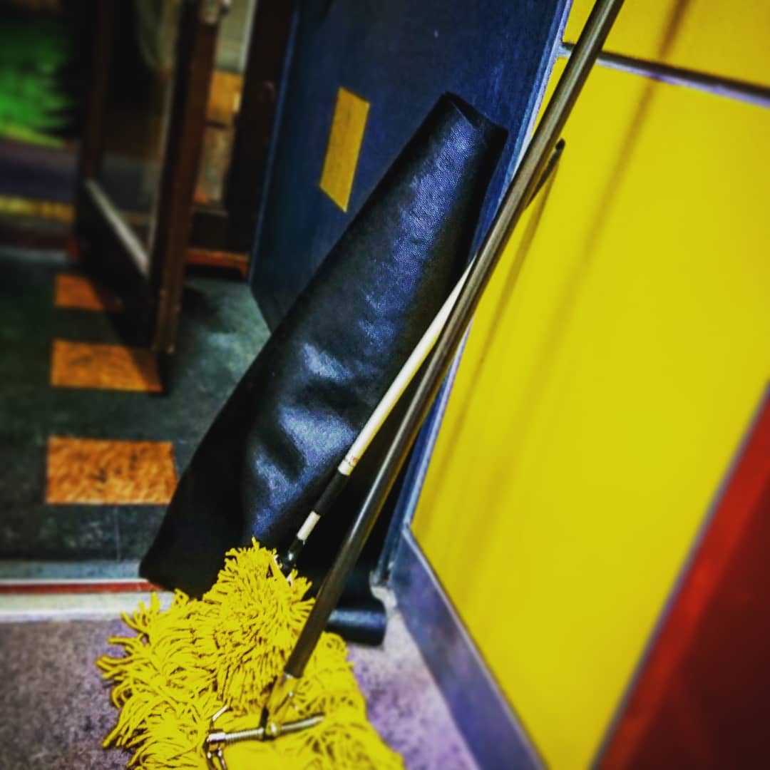 モップ、マットも新しくなり、爽やかに開店です! #オタクバー