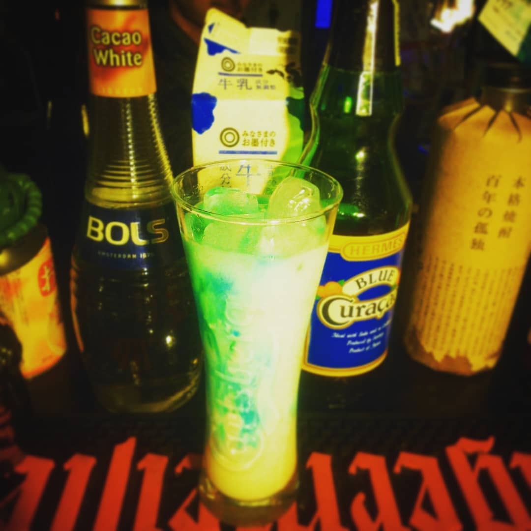 今週末の #オタクトークショー #イベント 用 #オリジナルカクテル、#原作小説。#牛乳ベース！ #ぢーな塾 #オタクバー