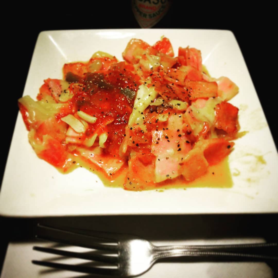 新作メニュー試作、#生地無しピザ（仮）。もうちょい調理方法模索。#オタクバー