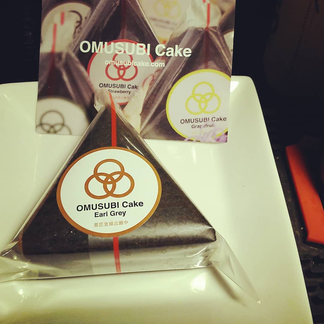 常連さんお土産、#おむすびケーキ! 美味しゅう頂きました♪ #オタクバー