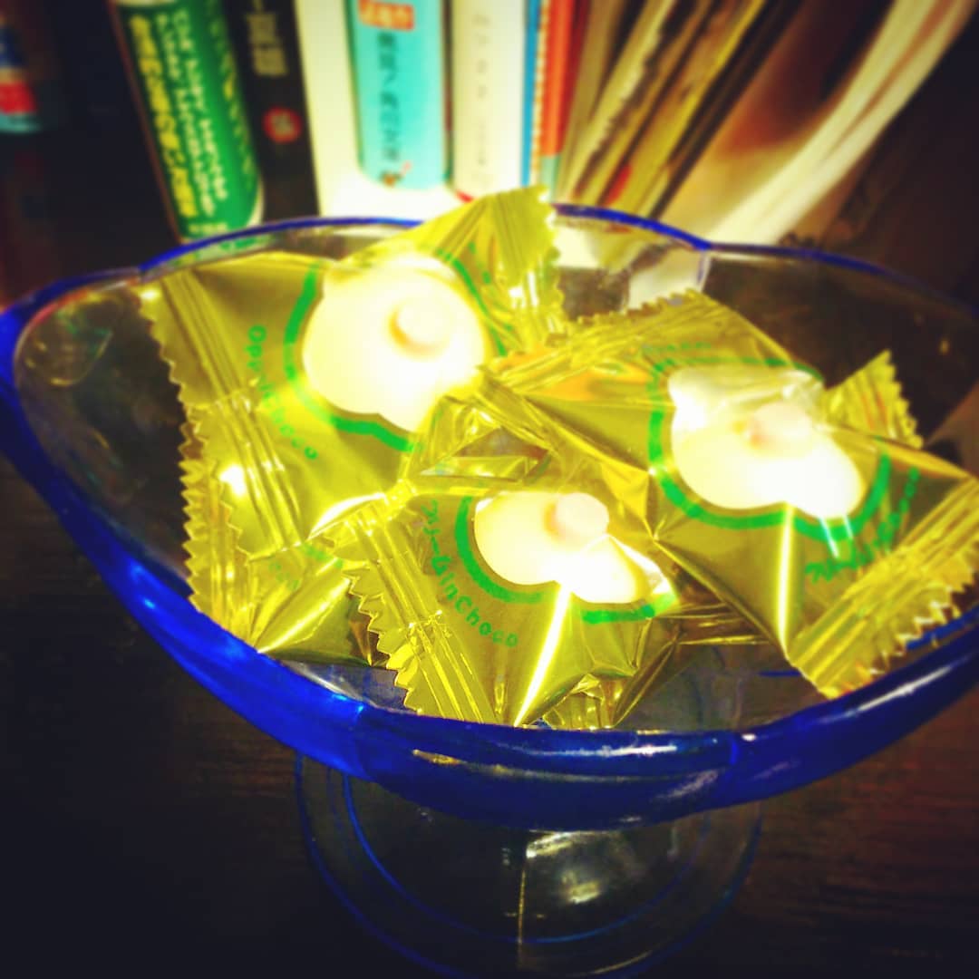 お待たせしました、大人気 #おっぱいチョコ 再入荷しました！ #巨乳好き から #貧乳好き まで #おっぱい星人 様のご注文お待ちしております！ #オタクバー