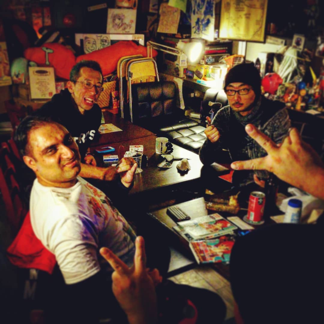 年が明け、イギリスからの濃ゆいオタクさんと盛り上がってる元旦早朝です。#オタクバー