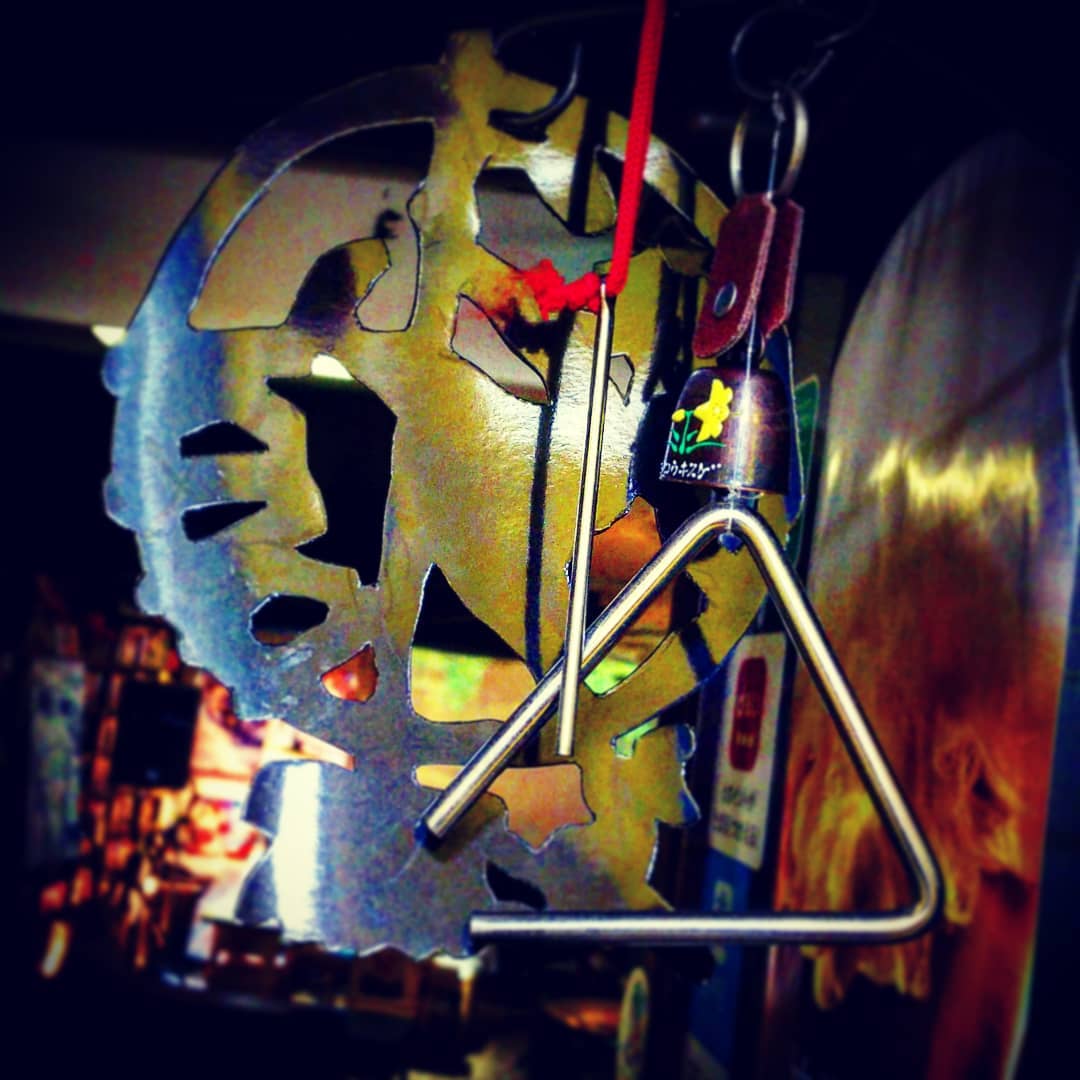 東京では今年初の雪が降りそうですが、開店です♪ #オタクバー