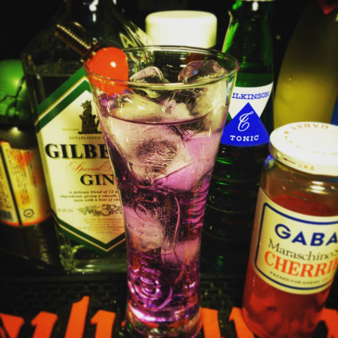 今週末の #アニメトークイベント #オタク文化学「#ガイナックス騒動 の真実?」用 #オリジナルカクテル、#エヴァンゲリオン。紫にワンポイント赤。#オタクバー