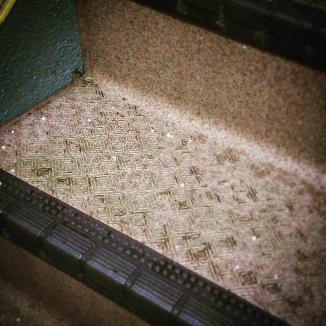 寒いと思ったら、町田は #雹 が降ってます! 足元にお気をつけください。#オタクバー