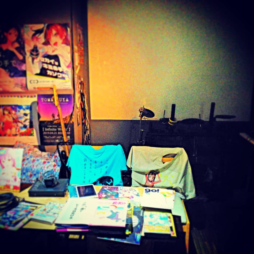 デパートでは早くも #バレンタインセール ! 横目で睨みつつ開店です♪ #オタクバー