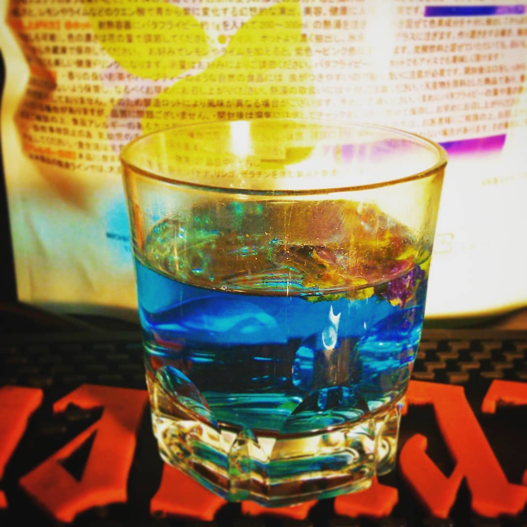 無味無臭の青いお茶 #バタフライピー 入手! 様々なカクテルに使えそう、想像の幅が広がります! #オタクバー #オリジナルカクテル