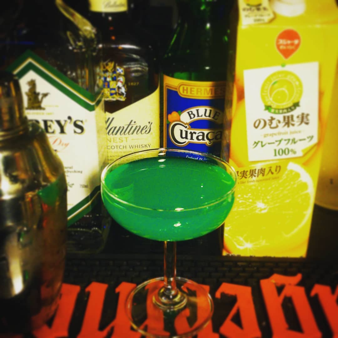 来週末の #プログレ #イベント 用 #オリジナルカクテル、#キングクリムゾン。青く崇高に。#オタクバー