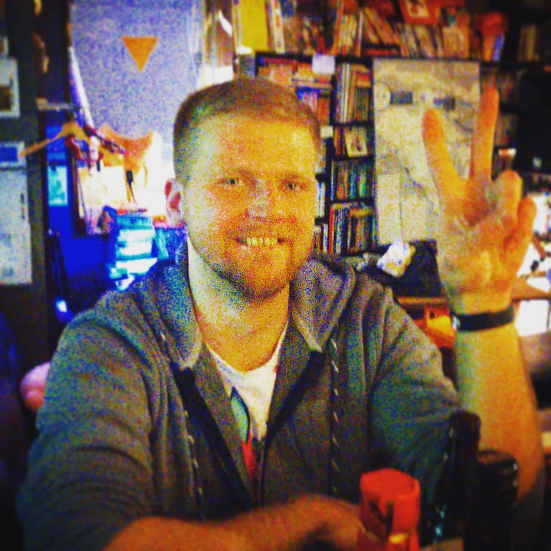 なんと #スロバキア からのお客さま! 英語と日本語のちゃんぽんで、みんなで楽しく #オタトーク ! #オタクバー