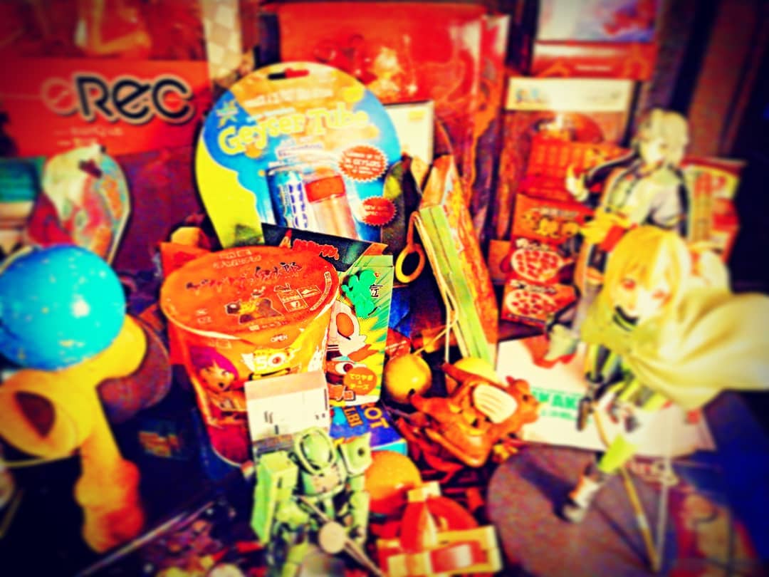 冷え過ぎちゃって困る金曜も開店です♪ #オタクバー