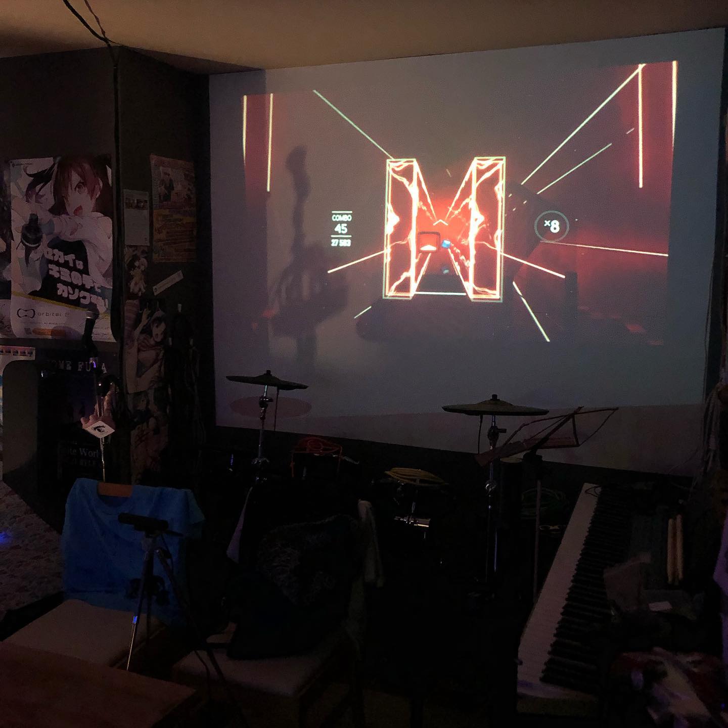 常連さんがVRを持ってきてくれました(๑′ᴗ‵๑)楽しんでいます! #オタクバー