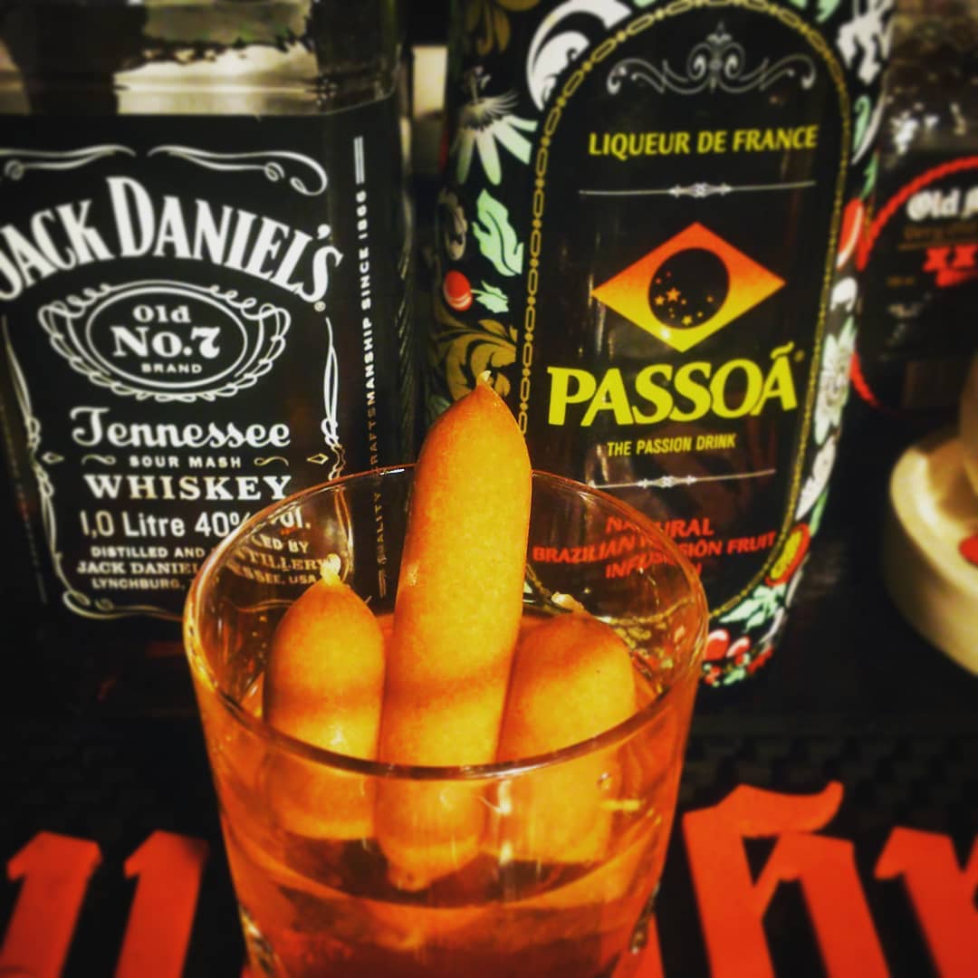 今週末の #USAバンド特集 用 #オリジナルカクテル、#ドアーズ。#ウイスキー にライブで露出した○○。#オタクバー