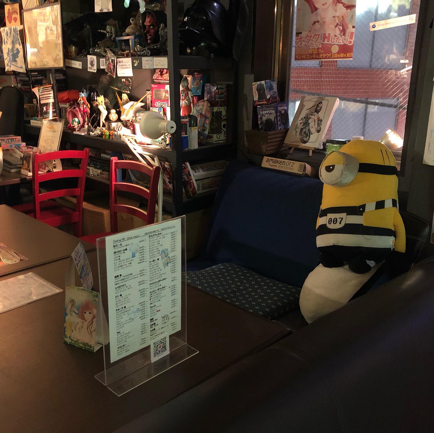 本日はヘルプのさみこが開店。店長は21時くらいに出勤予定です♪当店はドア・窓を開け換気に務め、入口に消毒用アルコールを用意、従業員はマスク着用させて頂いてます。 #オタクバー