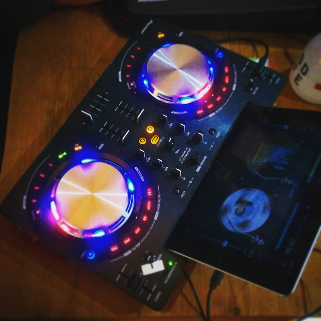 今宵も日本のバンドに想いを馳寄せて、開店です♪ #オタクバー