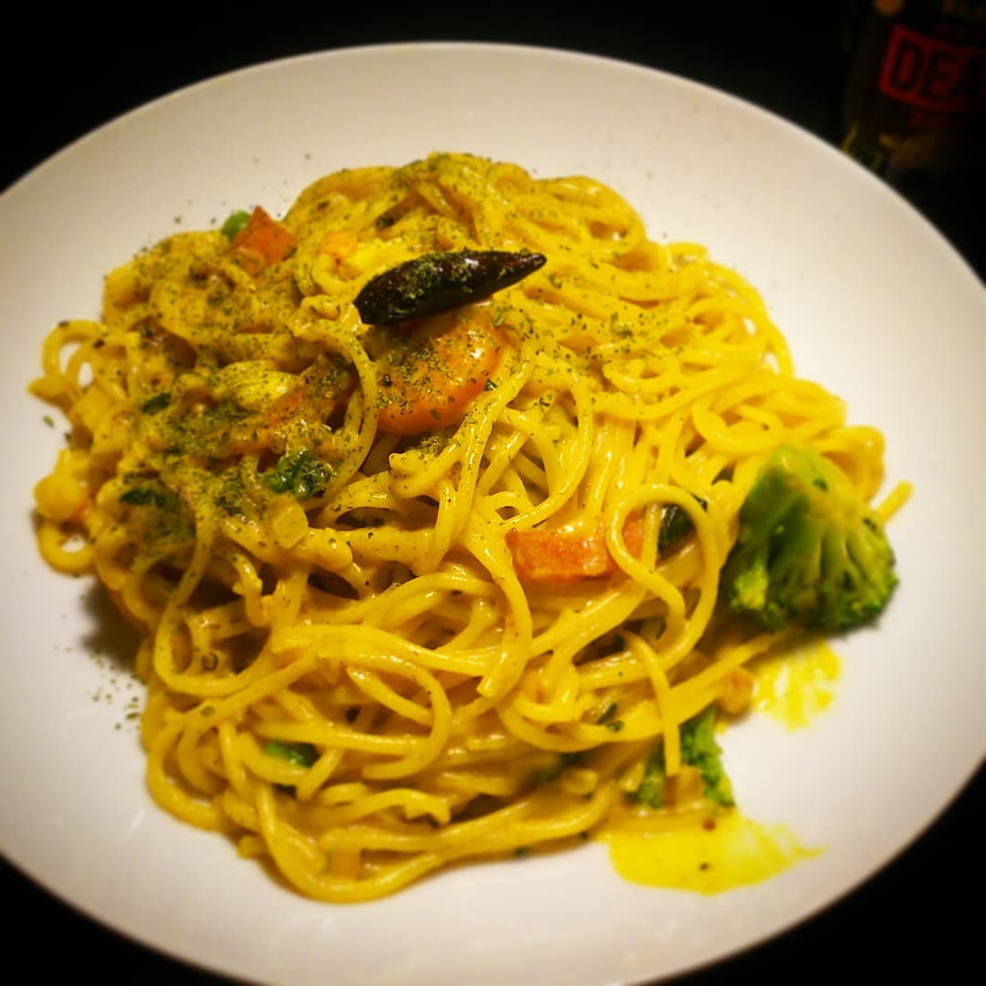 #試作メニュー。#カレー風味 #カルボナーラ #デスソース入り。けっこうイケます。#オタクバー #フード #パスタ #激辛 #激辛グルメ