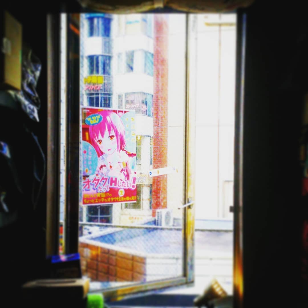 本日も風通しよく開店です。#オタクバー